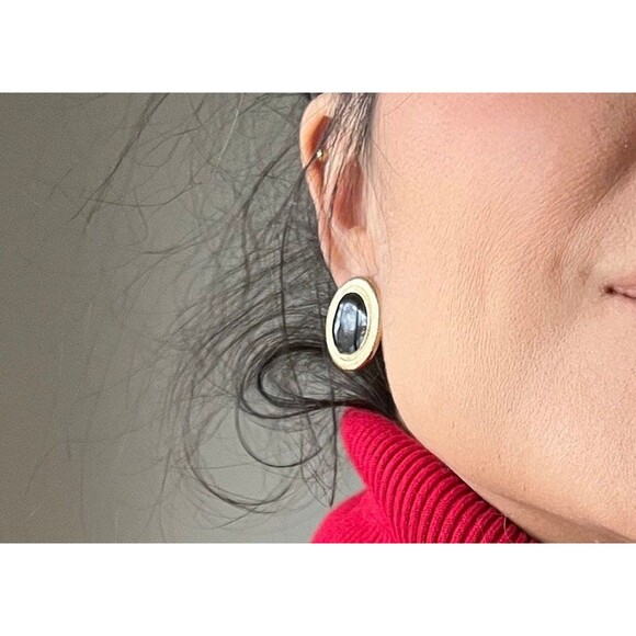 vtg 80s black button pierced statement earrings gold‎ tone roped circle studs - Picture 4 of 4